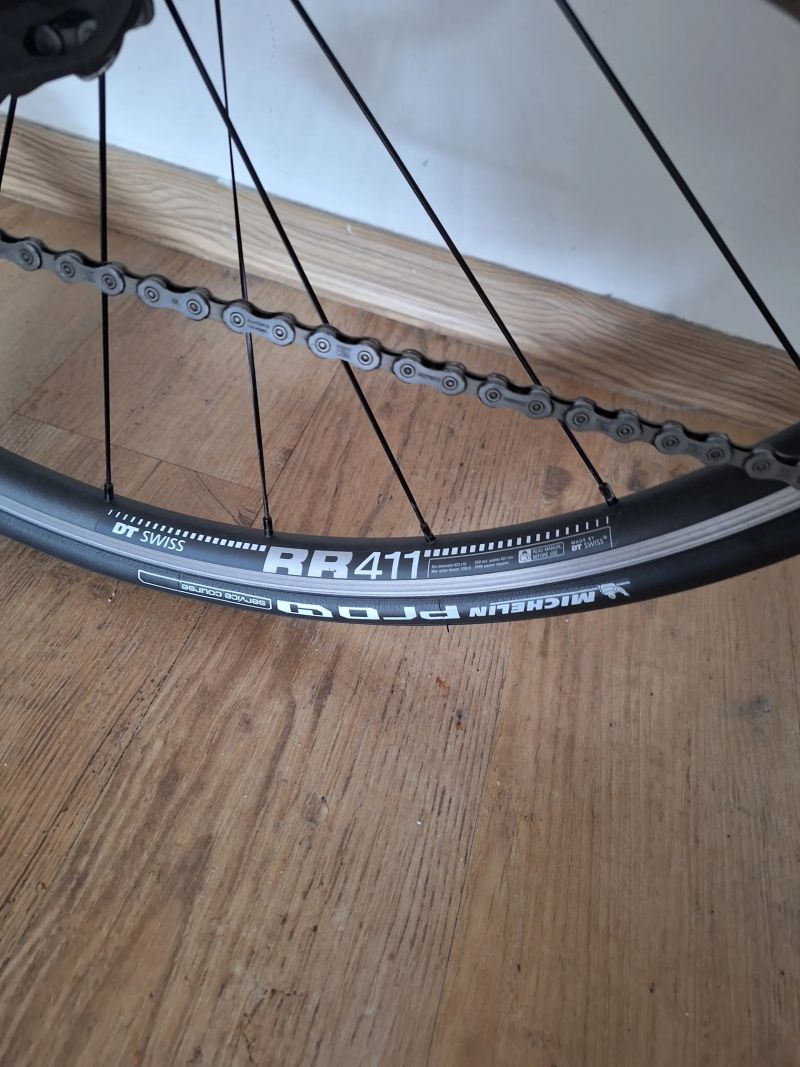 Karbonové silniční kolo 