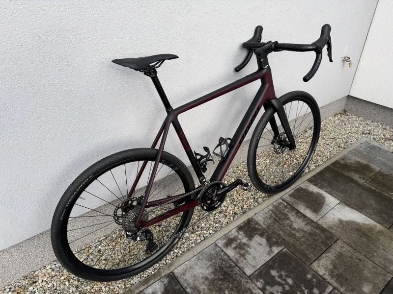 STEVENS CAMINO – karbonový gravel, GRX 2×11, stav nového, 1 285 km