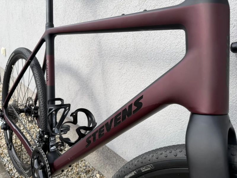 STEVENS CAMINO – karbonový gravel, GRX 2×11, stav nového, 1 285 km