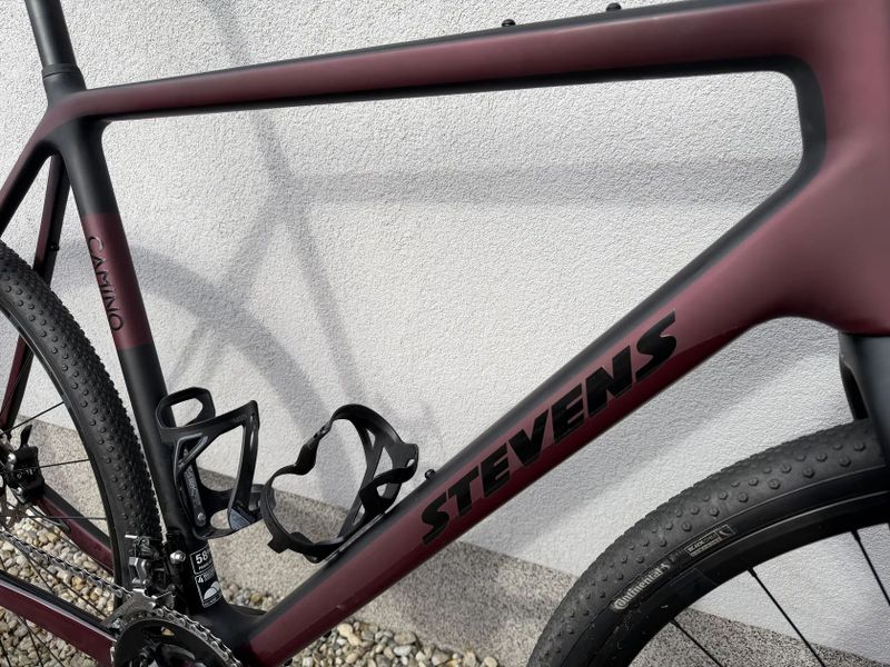STEVENS CAMINO – karbonový gravel, GRX 2×11, stav nového, 1 285 km