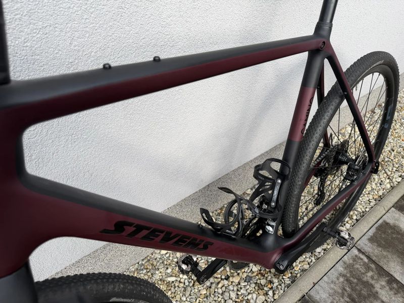 STEVENS CAMINO – karbonový gravel, GRX 2×11, stav nového, 1 285 km