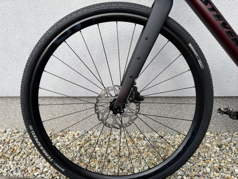 STEVENS CAMINO – karbonový gravel, GRX 2×11, stav nového, 1 285 km