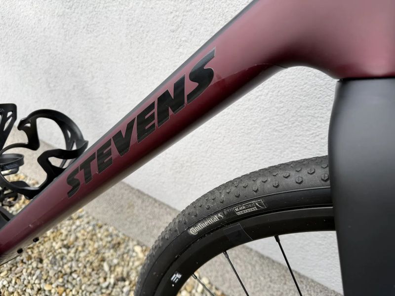 STEVENS CAMINO – karbonový gravel, GRX 2×11, stav nového, 1 285 km
