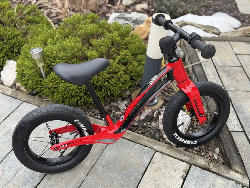 DĚTSKÉ ODRÁŽEDLO BUNGI BUNGI LITE 12 (2,9 KG)