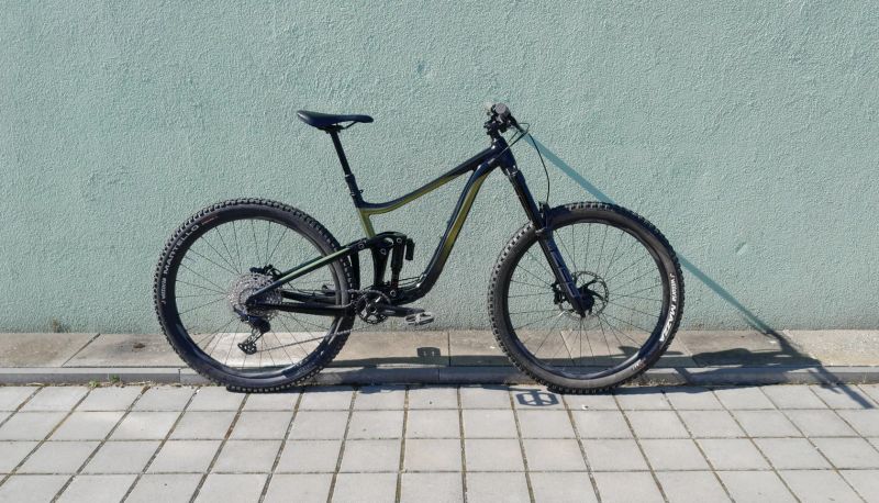 Giant Reign 29" 2022