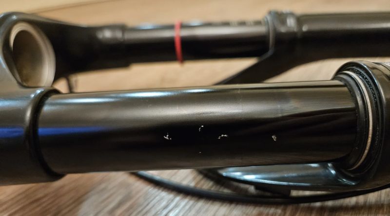 Odpružená vidlice Rock Shox REBA, BOOST, 110mm, 29" včetně páčky