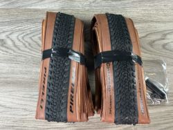 Pirelli Cinturato Adventure TLR 700 x 35C + ventilky