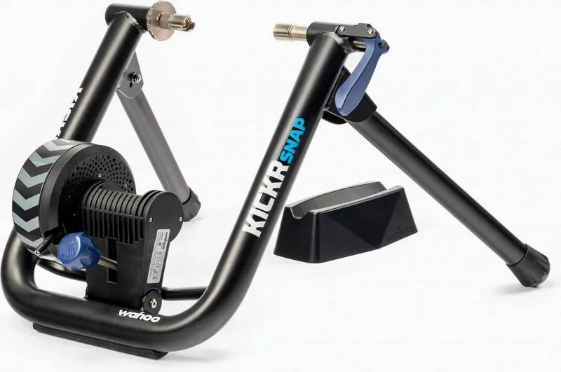 Wahoo KICKR SNAP + adaptéry, podstava, tréninkový plášť
