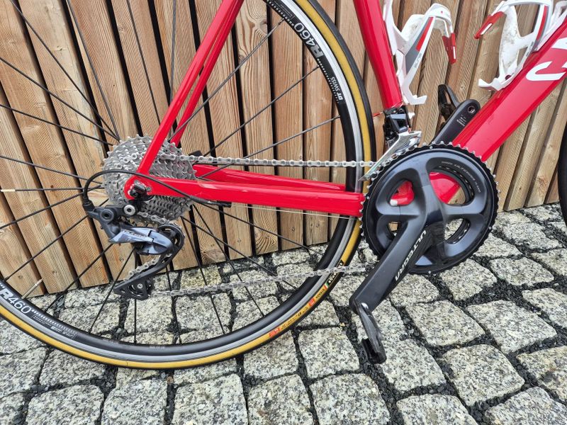 Canyon Endurace CF 8.0 - povoluje se výplet v zadním kole, jinak perfektní stav