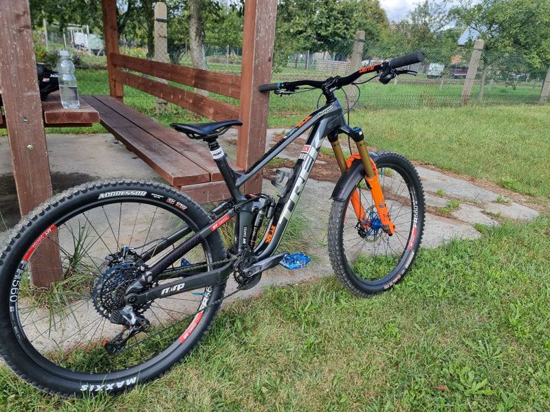 Trek Slash 8
