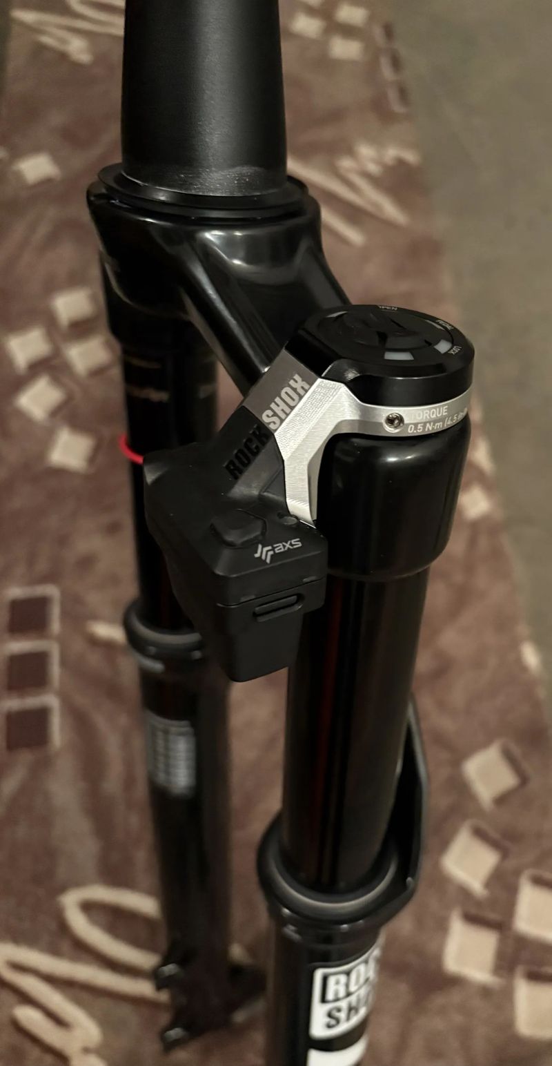 Rock Shox SID Select 35 120mm s patronou RaceDay2 a zavíráním Flight Attendant + ovládání