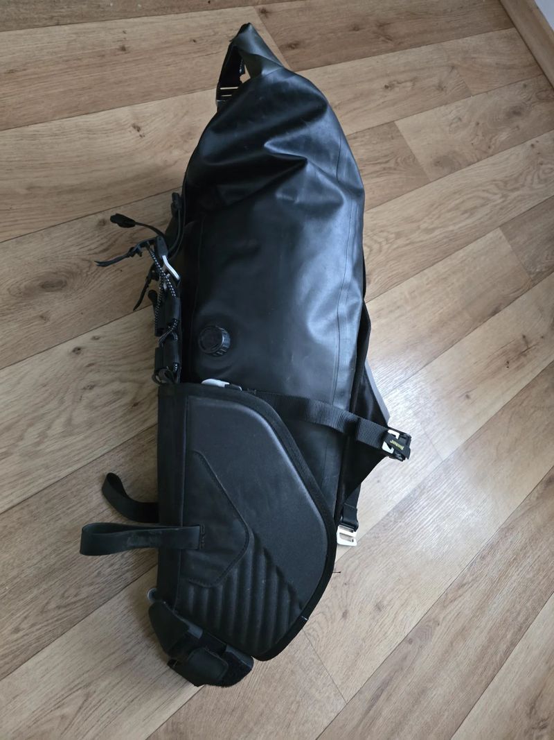 Podsedlová brašna na bikepacking s ventilem - Decathlon