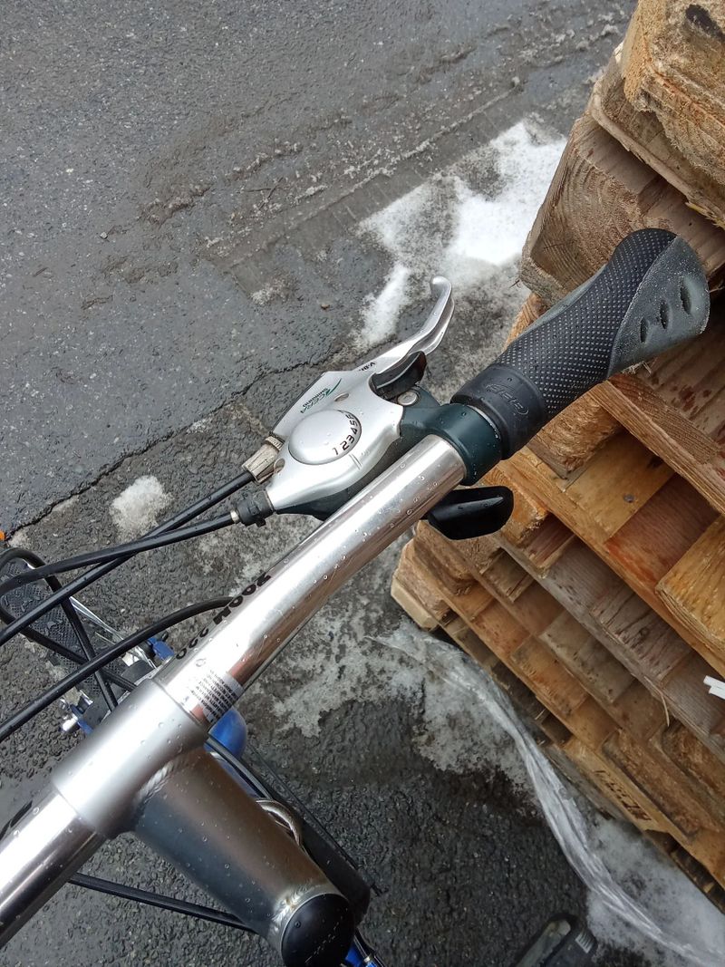 Zachovalé pánské kolo vhodne do města