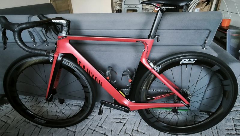 Canyon Aeroad CFSLX 7.0 Di2 velikost S 172-177cm