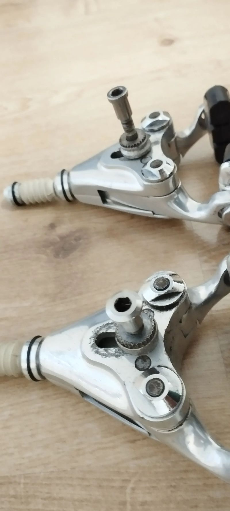 Prodám brzdové čelisti Campagnolo Delta