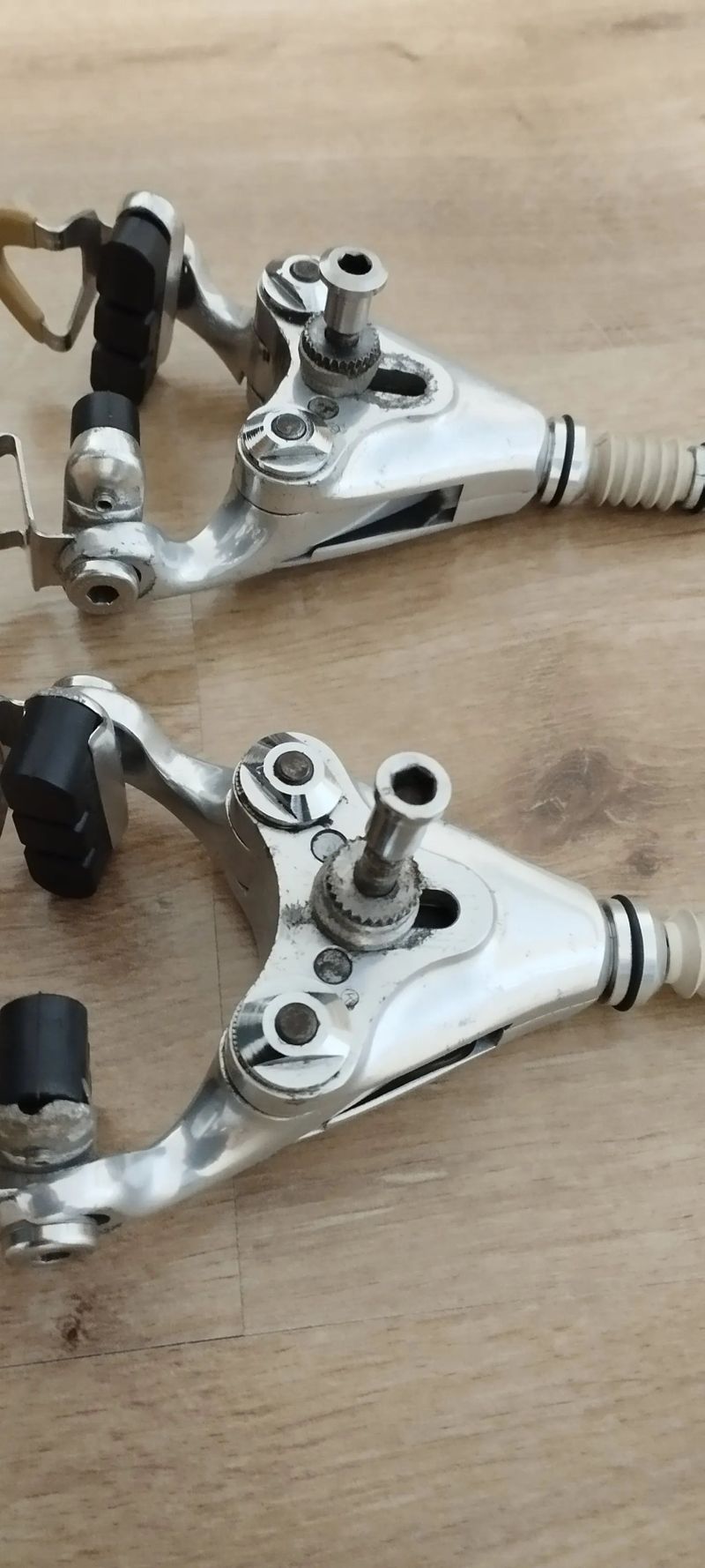 Prodám brzdové čelisti Campagnolo Delta