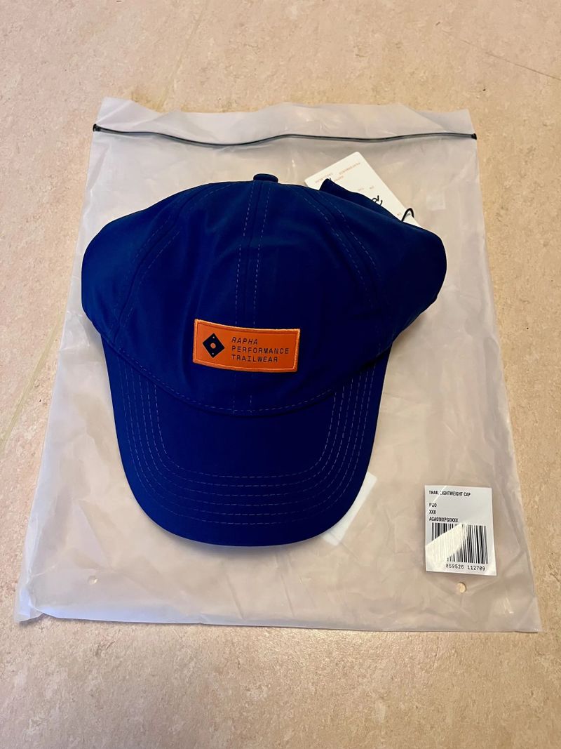 Nová cyklistická čepice Rapha Trail Lightweight Cap - Navy/Orange