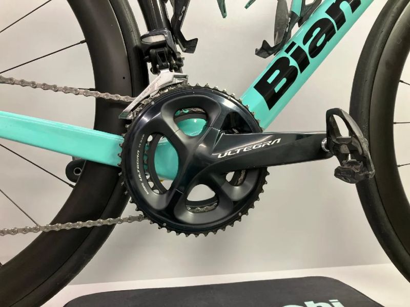 Bianchi Oltre XR3, Ultegra Di2, karbonová kola - 100%ní stav