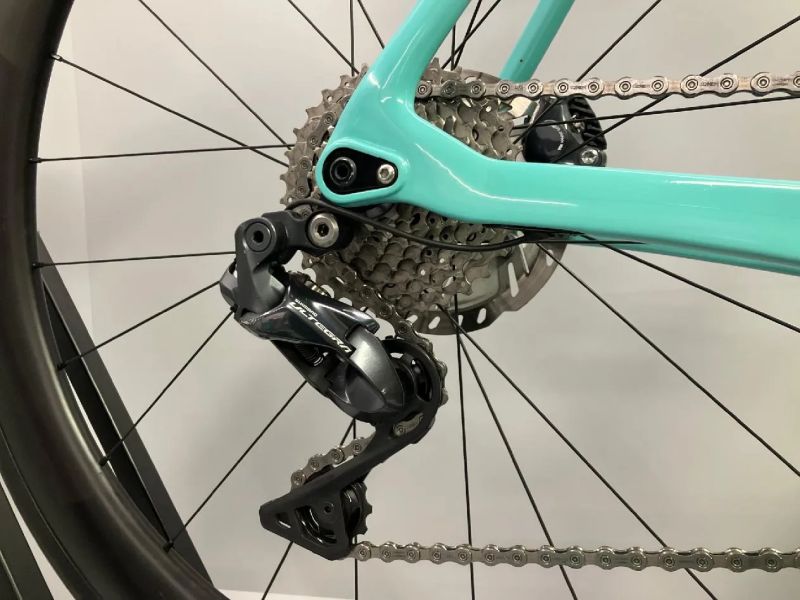 Bianchi Oltre XR3, Ultegra Di2, karbonová kola - 100%ní stav