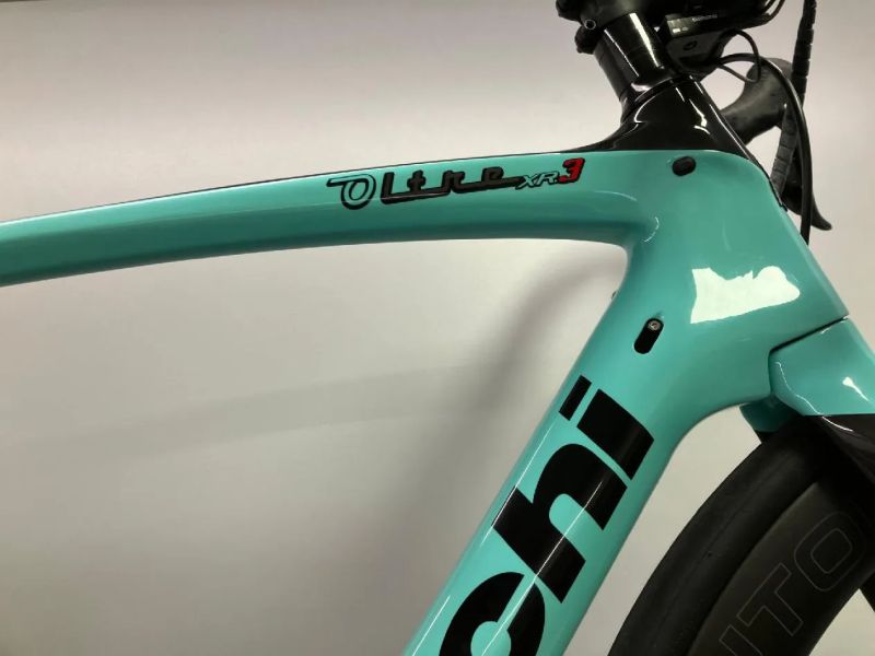 Bianchi Oltre XR3, Ultegra Di2, karbonová kola - 100%ní stav
