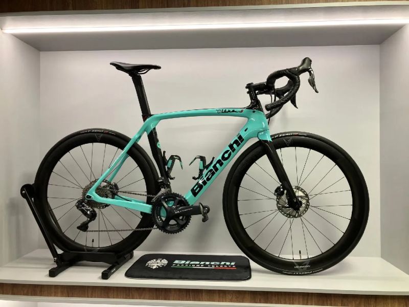 Bianchi Oltre XR3, Ultegra Di2, karbonová kola - 100%ní stav