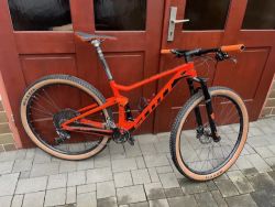 Prodám SCOTT Spark RC 900 Team 2019 – karbonové XC, 29", top stav