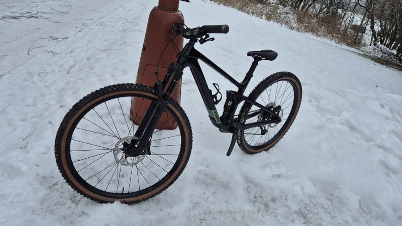 Trek Top Fuel 9.8 XT Di2 Gen 4 vel M/L r.2026, elektronické řazení Shimano