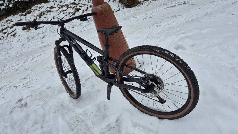 Trek Top Fuel 9.8 XT Di2 Gen 4 vel M/L r.2026, elektronické řazení Shimano