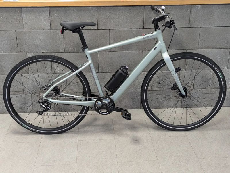 Cannondale Quick NEO SL, elektrokolo ebike 450 Wh, velikost M, Mahle přídavná baterie