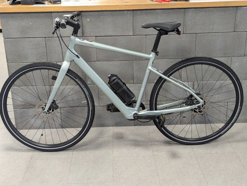 Cannondale Quick NEO SL, elektrokolo ebike 450 Wh, velikost M, Mahle přídavná baterie