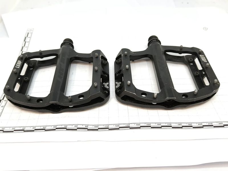 Pedály HT ANS08 Leap Flat - stealth PC: 2500 Kč