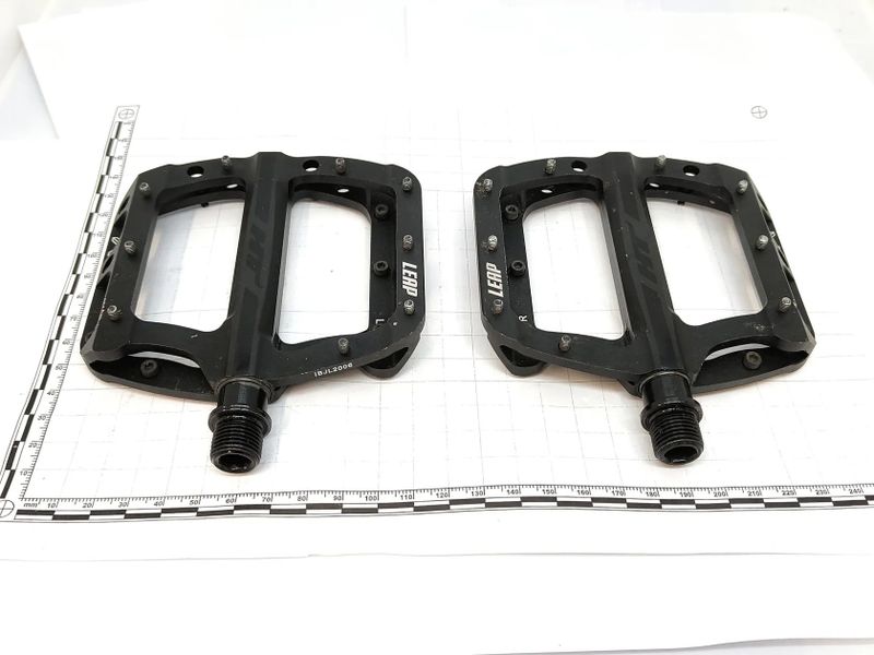 Pedály HT ANS08 Leap Flat - stealth PC: 2500 Kč