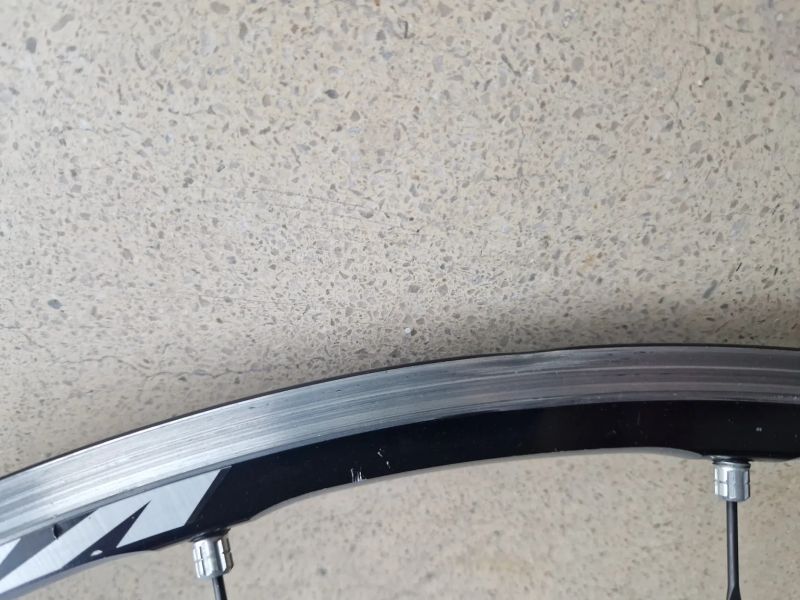 Daruji Mavic Ksyrium Elite poškozené