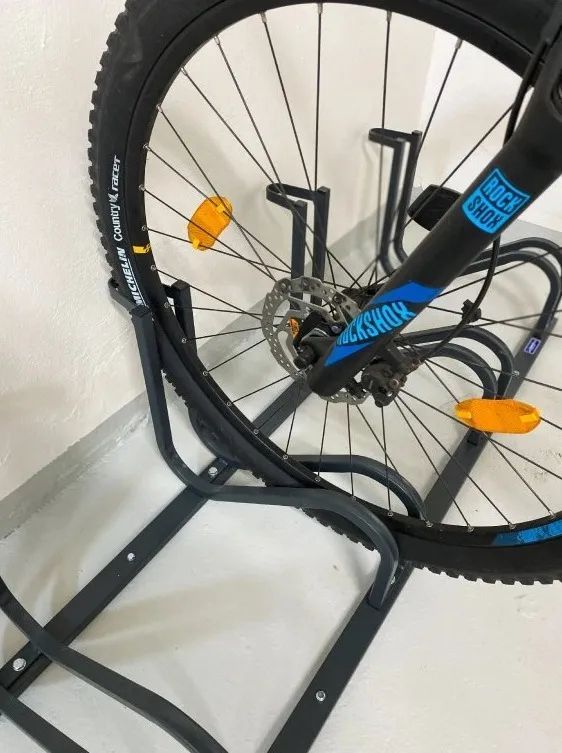 Stojan až na 5 kol zn. Kacerle.