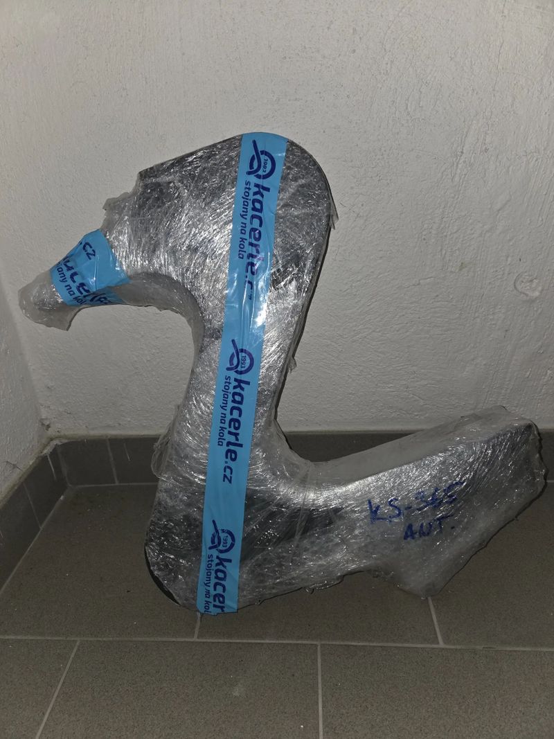 Stojan až na 5 kol zn. Kacerle.