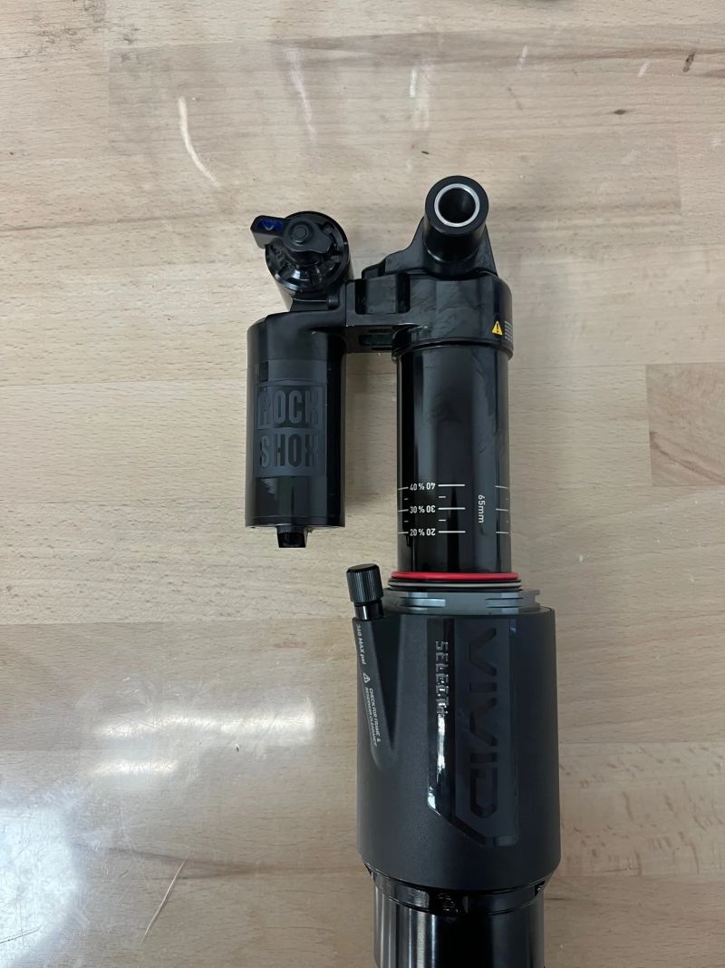 Tlumič Rockshox Vivid Select +