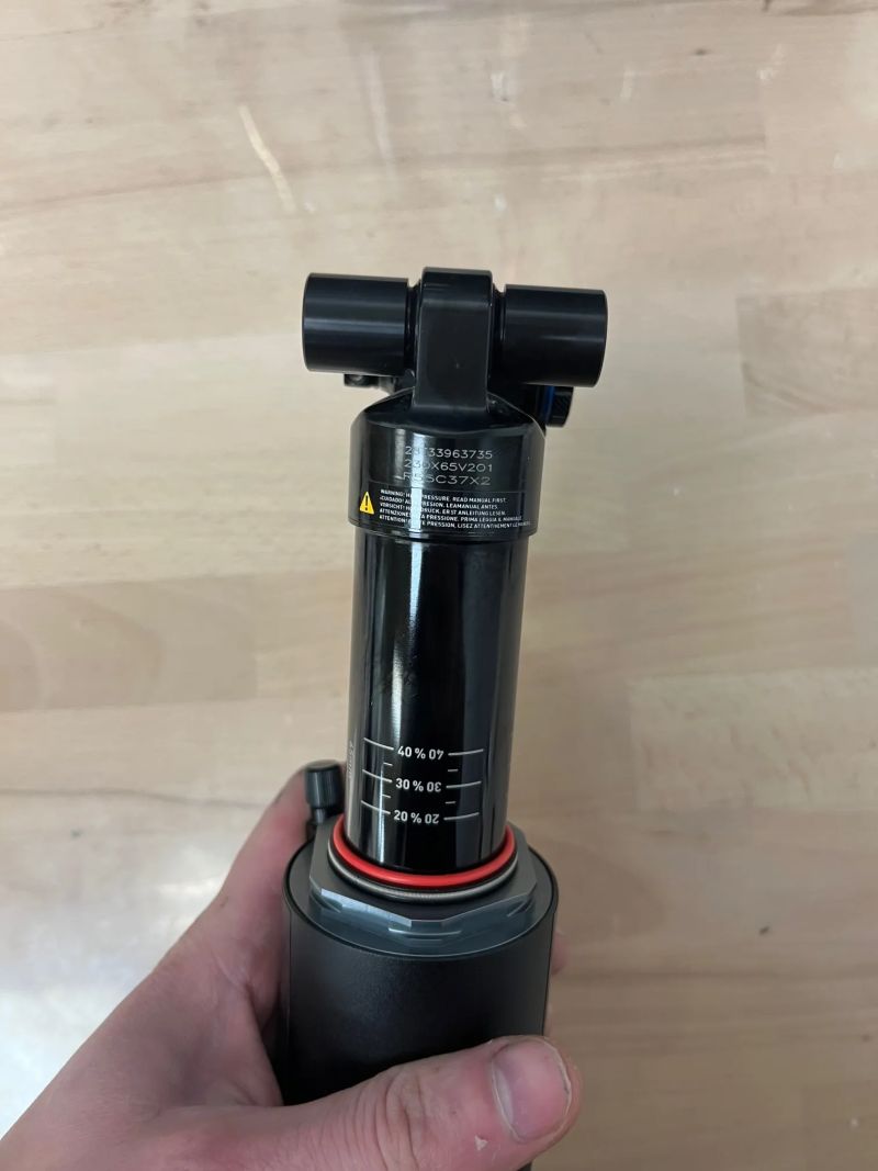 Tlumič Rockshox Vivid Select +