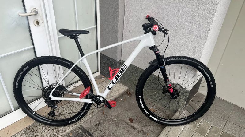 CUBE Reaction ONE C:62 - white / red L