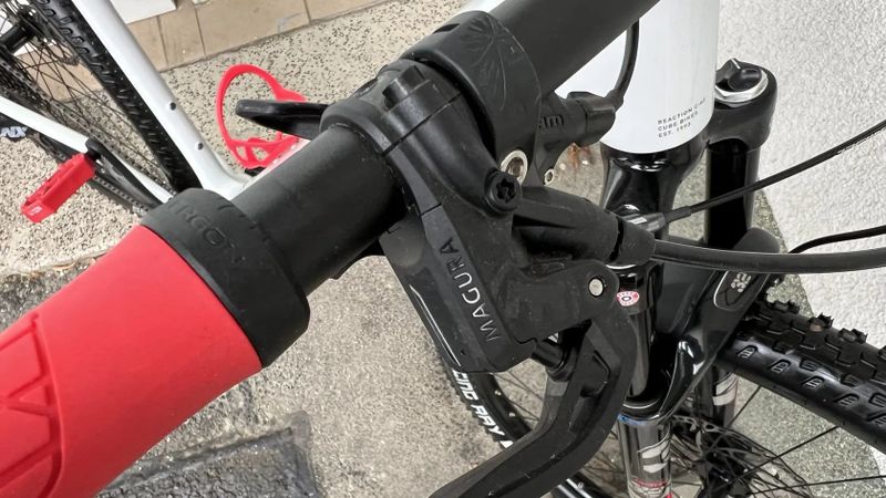 CUBE Reaction ONE C:62 - white / red L