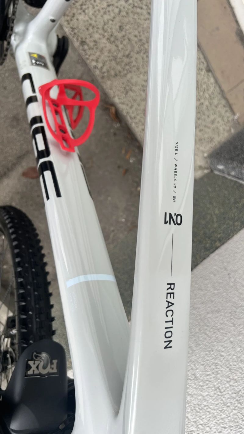 CUBE Reaction ONE C:62 - white / red L