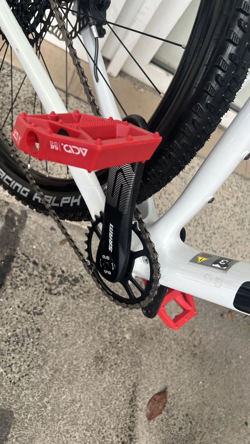 CUBE Reaction ONE C:62 - white / red L