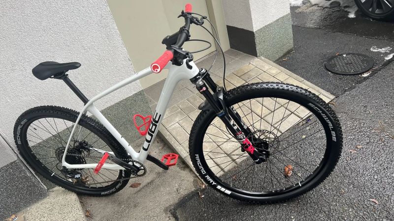 CUBE Reaction ONE C:62 - white / red L