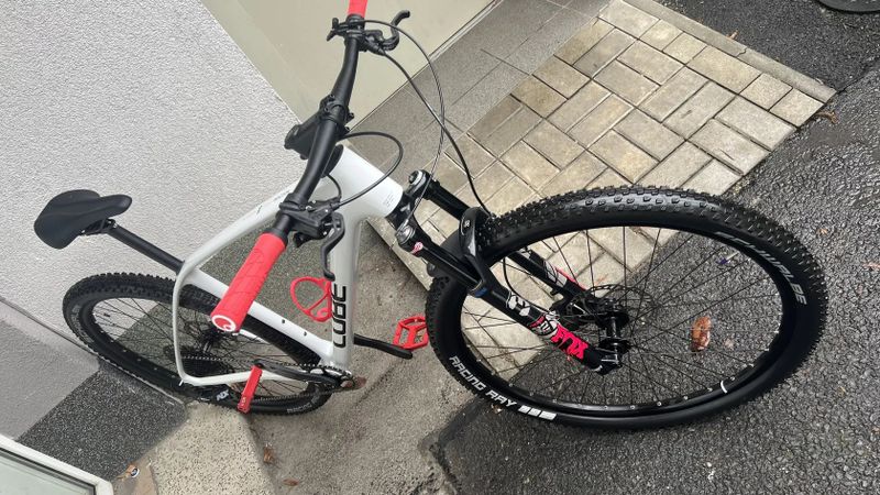 CUBE Reaction ONE C:62 - white / red L