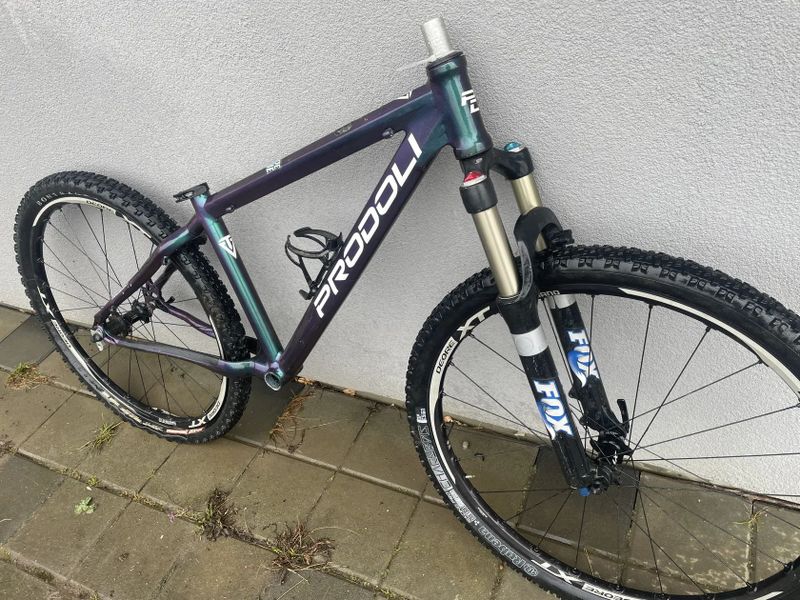 Prodoli alu/karbon rám Fox vidlice a XT kola 26”
