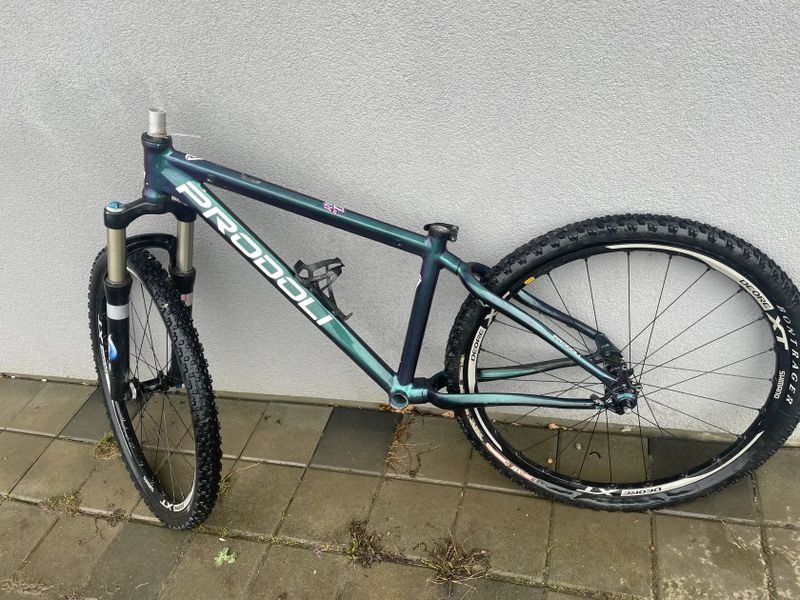 Prodoli alu/karbon rám Fox vidlice a XT kola 26”