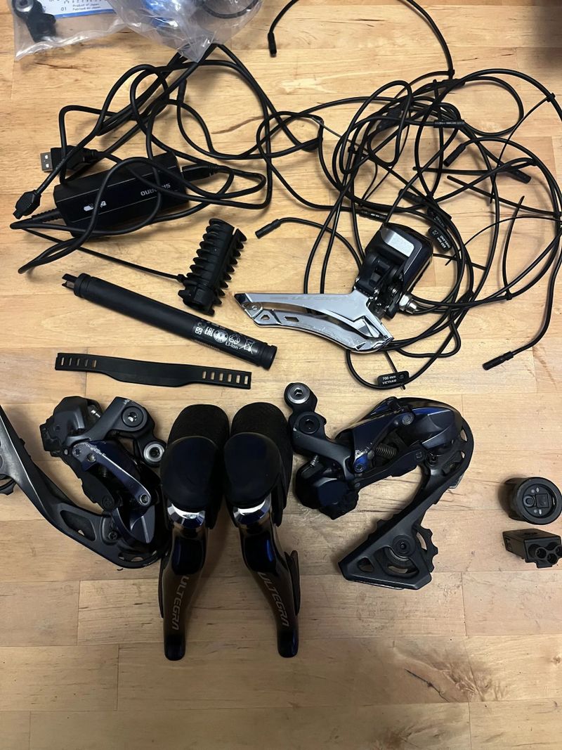 Elektronická sada Shimano Ultegra Di2 8050 pro celistove brzdy