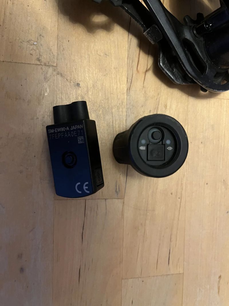 Elektronická sada Shimano Ultegra Di2 8050 pro celistove brzdy