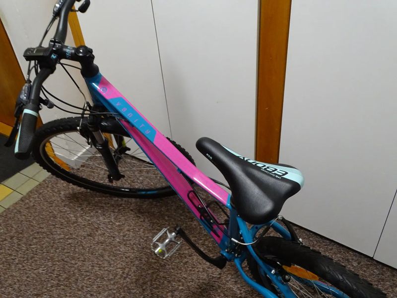 Dívčí - Dámské kolo 27,5 Téměř nejeté Jako Nové