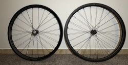 Fulcrum Rapid RED Carbon XDR – nová karbonová gravel kola (nikdy nejetá) 1490g