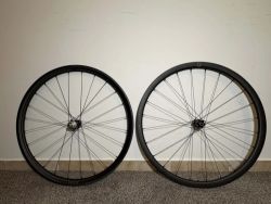 Fulcrum Rapid RED Carbon XDR – nová karbonová gravel kola (nikdy nejetá) 1490g